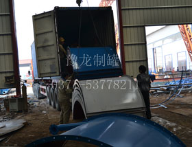 片状水泥仓装货现场